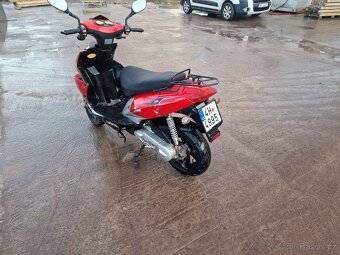 Skútr motocykl Motorro Polly 50, najeto 6700km, držák kufru, - 3