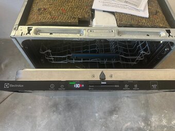 myčka ELECTROLUX plně vestavná 60 šířka -JAKO NOVÁ- - 3