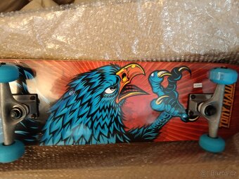 Nový zabalený skateboard Tony Hawk. - 3