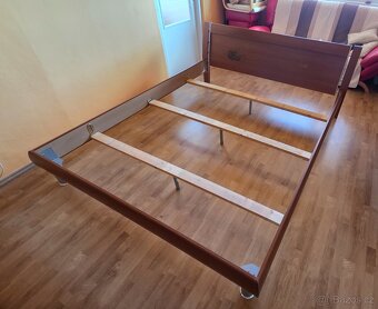Postel 180x220 cm (dvoulůžko) + 2x noční stolek - 3