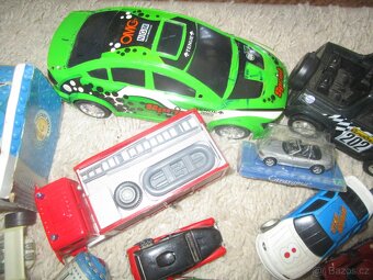 STARÉ HRAČKY-AUTÍČKA  ATD. - 3