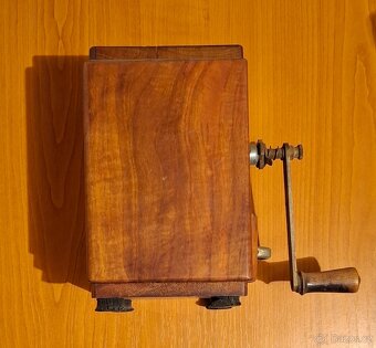 Starožitný mlýnek 1 - 3