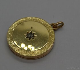 Zlatý medailon  s briliantem - 3