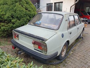 Škoda 120 LX a Škoda 120 L - 3