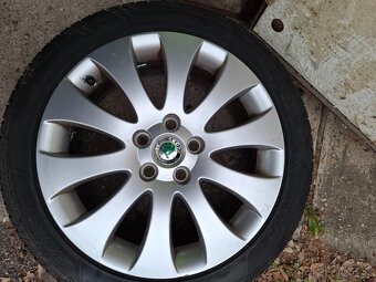 Originální alu Škoda 5x112 7jx17 ET 49 + 225/45 - 3