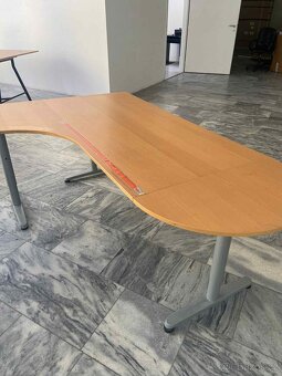 Velký kancelářský stůl 200×120 cm, ergonomický — Přerov - 3
