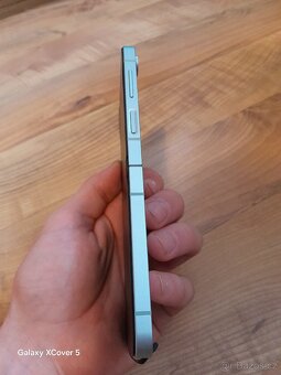 Samsung Galaxy Z Flip6 - 3