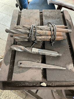 SLOUPOVÁ VRTAČKA - VS 32 - 3