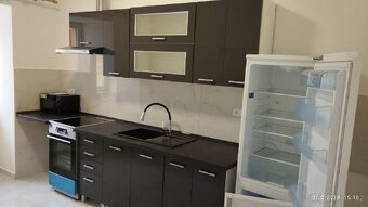 Byt 2+1+hala v rod.domku s terasou a zahrádkou, K.Hora - 3