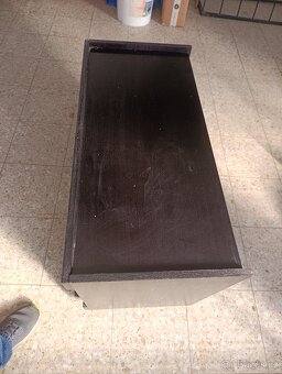 Televizní stolek na kolečkách - 3