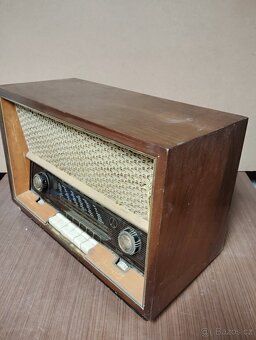 Starožitné lampové radio Tesla RONDO 522A - funkční - 3