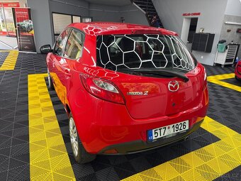 Mazda 2 1.3 63kW,, 5dv, klima, 1. majitel - 3
