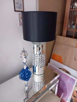 Prodam nadherny toaletni stolek vcetne lampy - 3