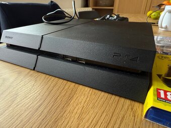 Playstation 4 - 3