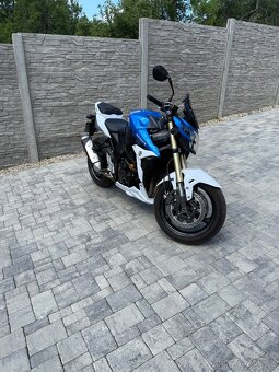 Suzuki GSR 750 - 3