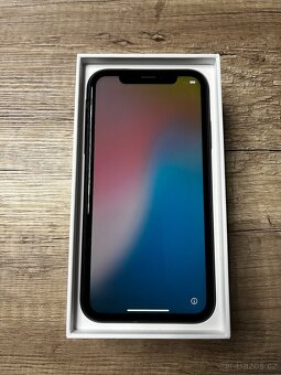 Predám apple IPhone XR čierny 64GB - 3
