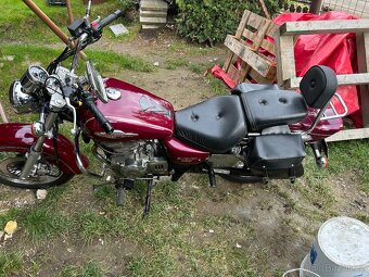 Suzuki GZ 250 Marauder - 3