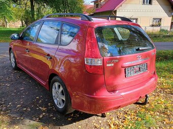 Hyundai i30 CW 1.6Crdi combi 66kw /nová TK/tažné zařízení/ - 3