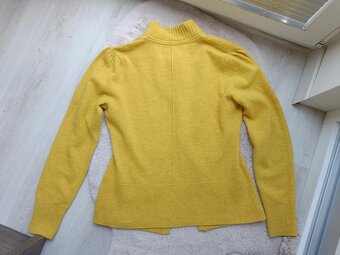 Dámský žlutý vlněný svetr s kapsami, vel. M/L - 3