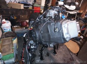 Piaggio Vespa 125 ie zánovní kompletní motor naj.3000 km - 3