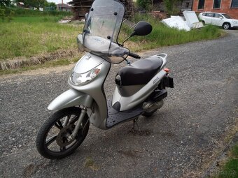 Prodám skútr Peugeot Looxor 100 2T r.v 2002 - 3
