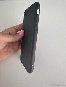 NOVÝ Kryt na mobil Apple SE černý - 3