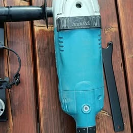 Úhlová bruska Makita 230mm/2200W v ZÁRUCE - 3