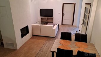 TV 55" Samsung UE55AU9072 - 3