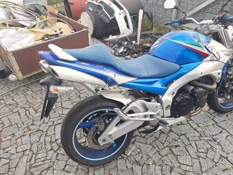 Suzuki GSR600 - 3