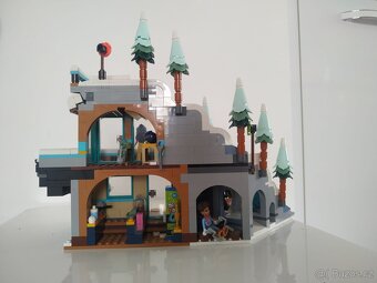 Lego Friends 41756 - Lyžařský resort s kavárnou - 3