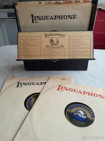 slovníky na černých  deskách - 3