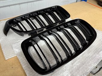 BMW F30/F31 ledviny/mřížky černý lesk - 3