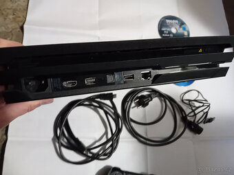 Sony Playstation 4 PRO - HDD 1TB + příslušenství - 3