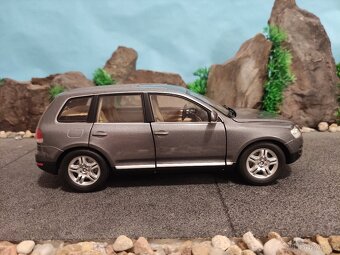 Prodám model 1:18 Volkswagen Touareg - 3