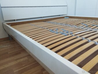 Manželskou postel 180x200cm bílý lesk - 3