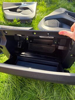 Přihrádka Volvo V40 - 3