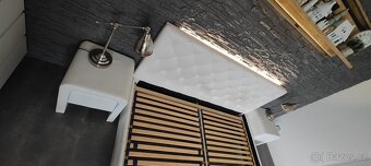 Manželská postel 200 x 180 s lamel. rošty a nočními stolky - 3