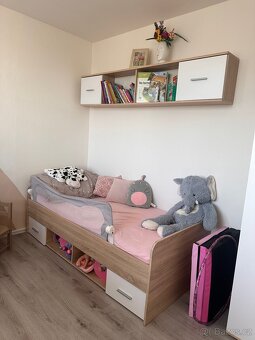 Prodám postel se závěsnou policí - 3