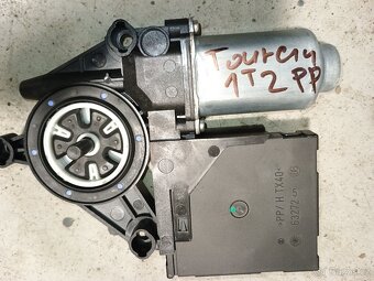 Motorek stahovačky VW Touran - 3