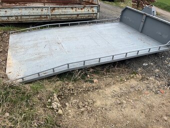 Kontejnerové plato 4m x 2,2m, hák 1m - 3