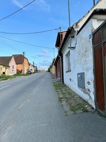 Dům určený k demolici v obci Uherčice, okres Břeclav - 3