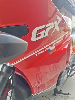 Kawasaki GPX 600 R - 3