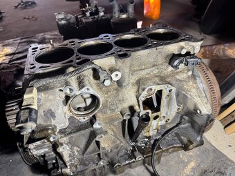 Spodek motoru 2.0fsi 110 kw Passat B6 kód BLR - 3