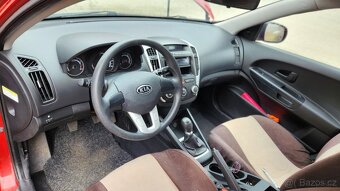 Kia ceed 2010.Tažné.Najeto 105 000 km. - 3