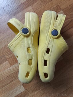Crocsy 10 - 3