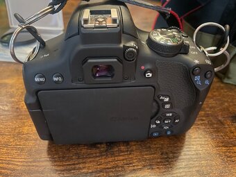 ZRCADLOVKA CANON 750D - 3