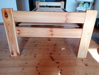 Prodám dvě postele z masivu 80x200. - 3