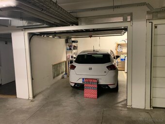 Pronájem garážového stání, sam. uzavíratelné,15,5 m2,Praha4 - 3