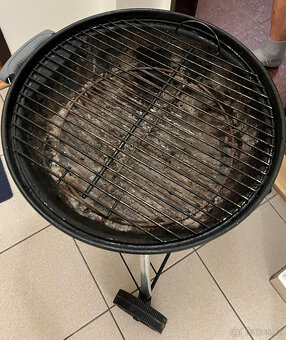 Prodám moc pěkný zahradní gril WEBER - 3