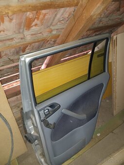 Prodám pravé zadní dveře škoda Octavia 1 - 3